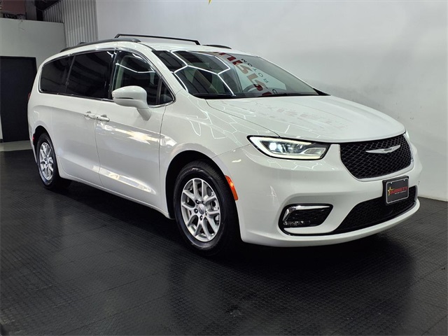 2022 Chrysler Pacifica Touring L - 2