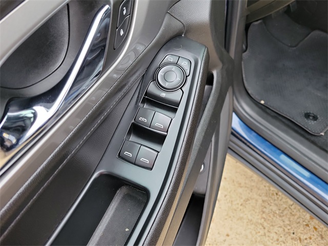 2022 Chevrolet Traverse LT Blue at AutoSavvy Houston Southwest