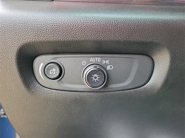 2022 Chevrolet Traverse LT Blue at AutoSavvy Houston Southwest