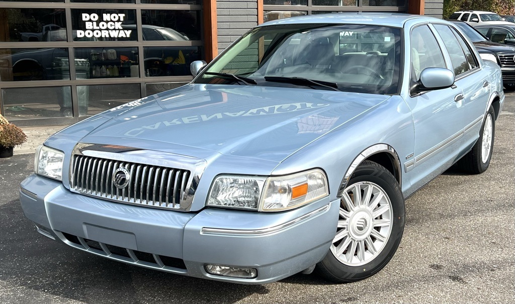 2010 Mercury Grand Marquis LS's photo