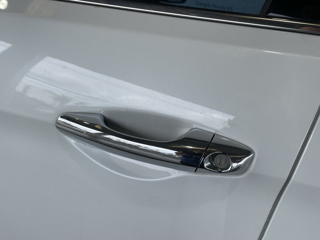 Thumbnail: 2013 Hyundai Santa Fe - 27