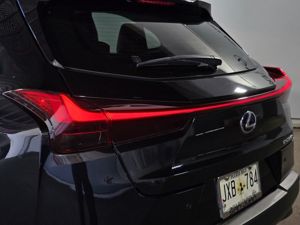 Thumbnail: 2022 Lexus UX - 10