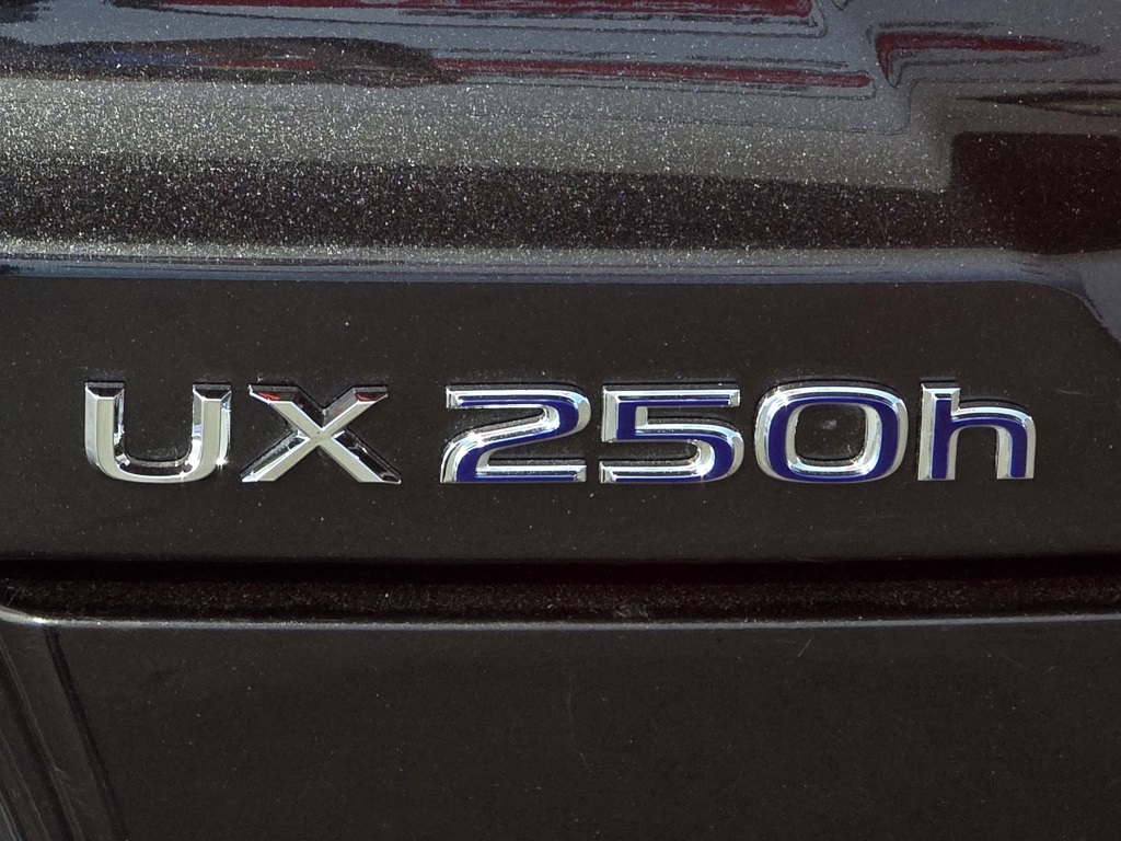 Thumbnail: 2022 Lexus UX - 11