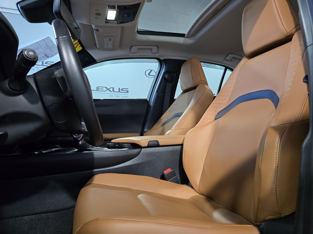 Thumbnail: 2022 Lexus UX - 15