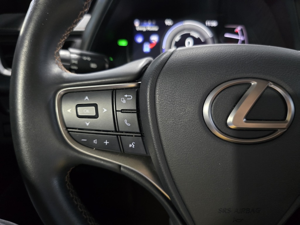 Thumbnail: 2022 Lexus UX - 16