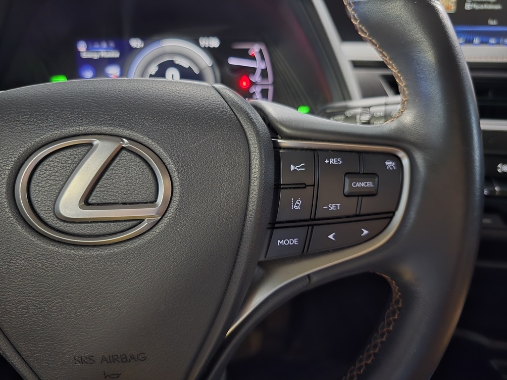 Thumbnail: 2022 Lexus UX - 17