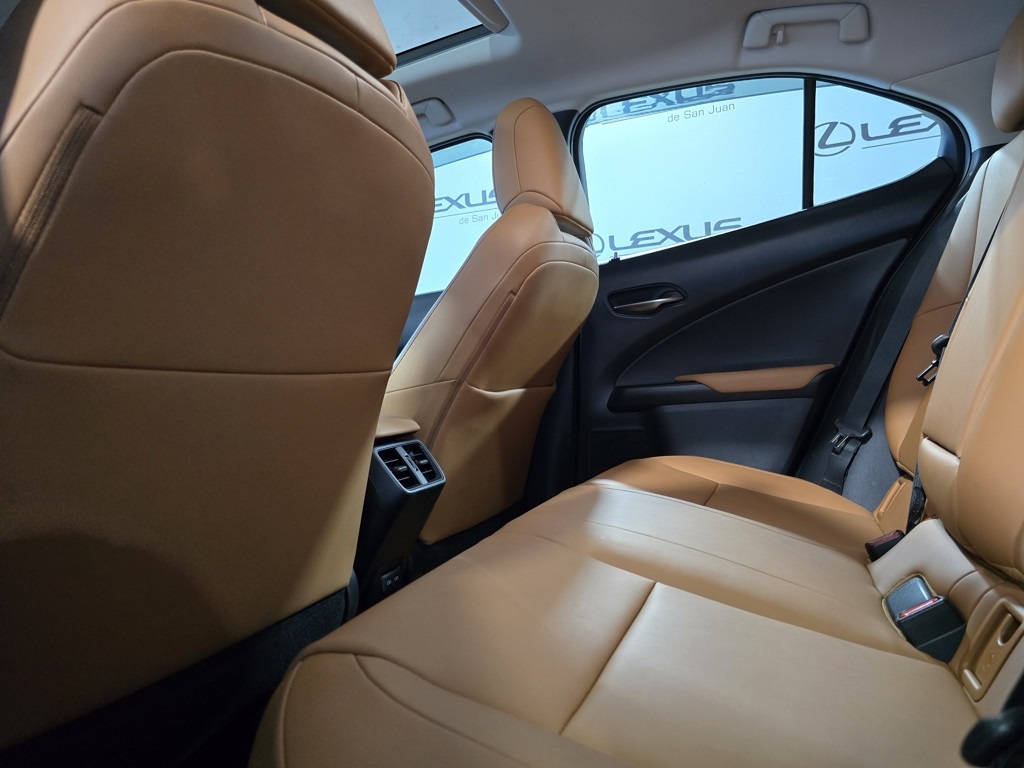 Thumbnail: 2022 Lexus UX - 26