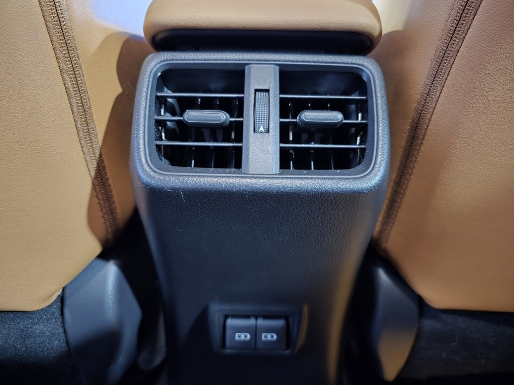 Thumbnail: 2022 Lexus UX - 28