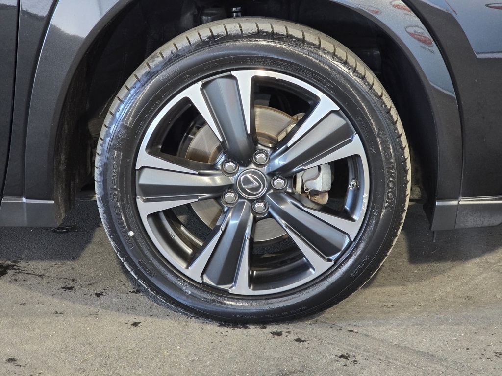 Thumbnail: 2022 Lexus UX - 4
