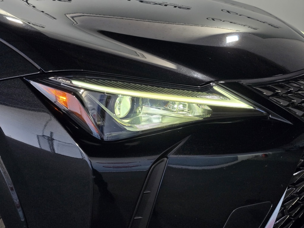 Thumbnail: 2022 Lexus UX - 5