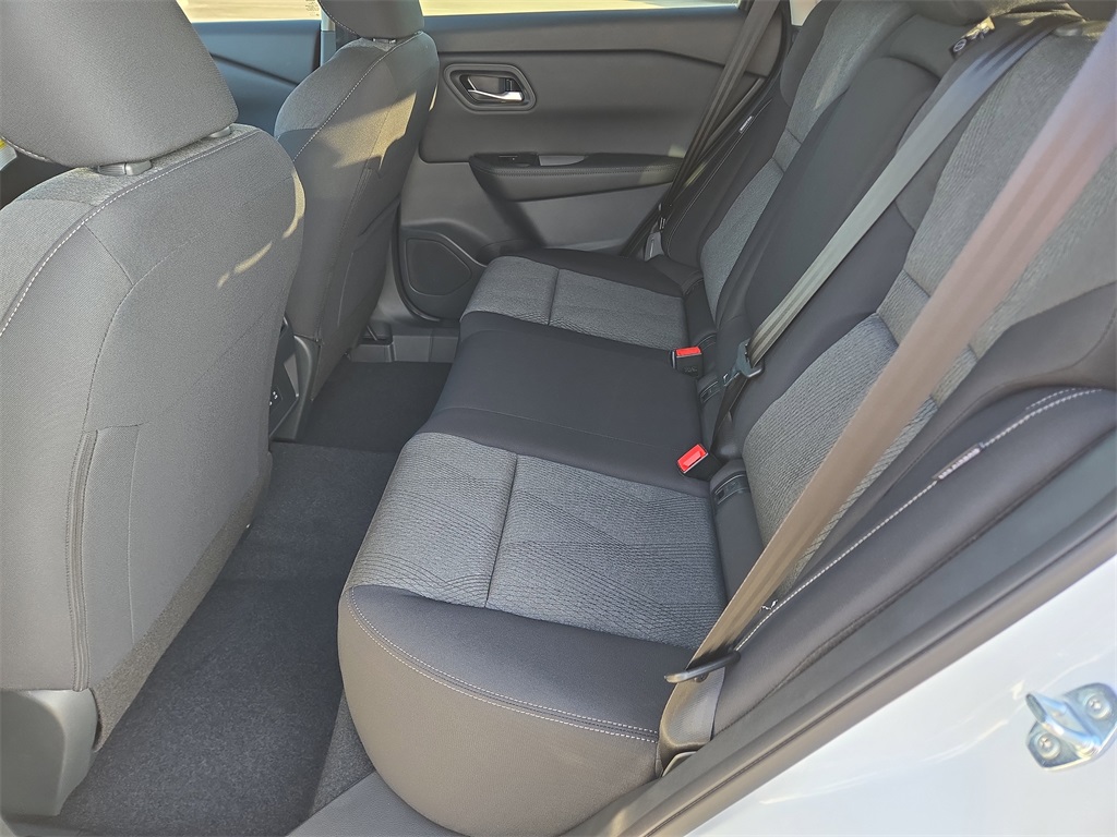 2026 Nissan Rogue SV - 7