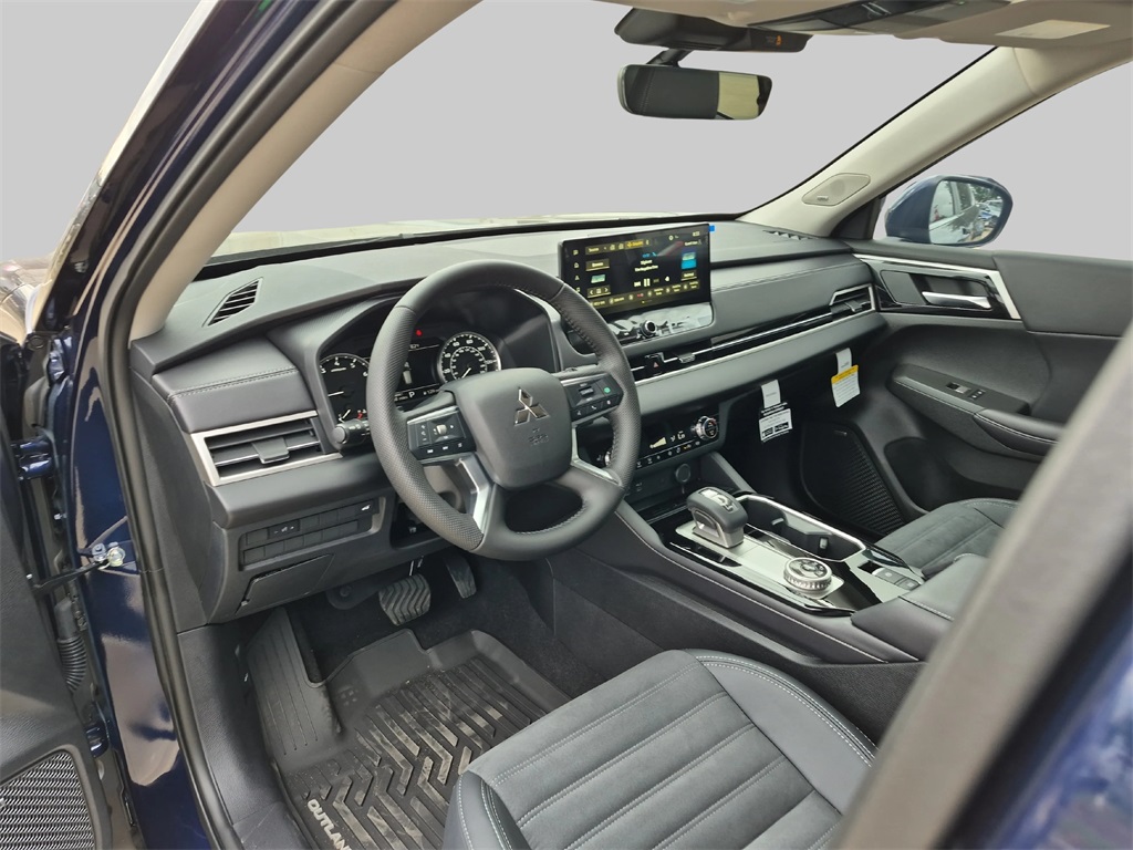 2025 Mitsubishi Outlander SE - 8