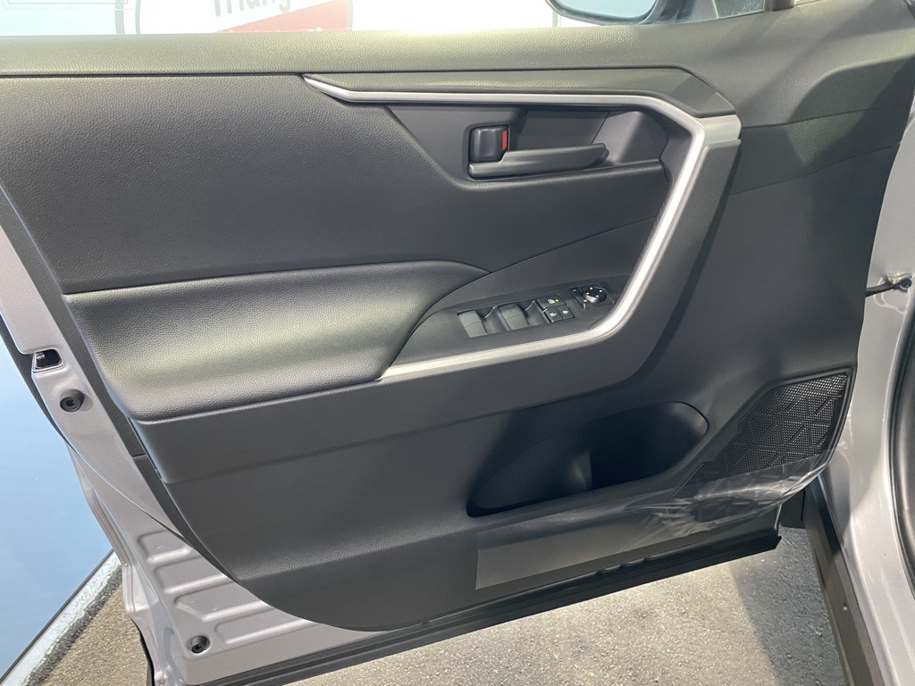 Thumbnail: 2025 Toyota RAV4 - 28