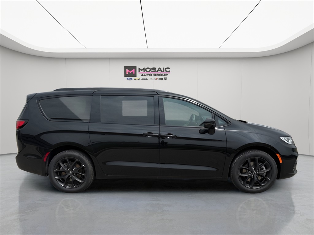 2025 Chrysler Pacifica