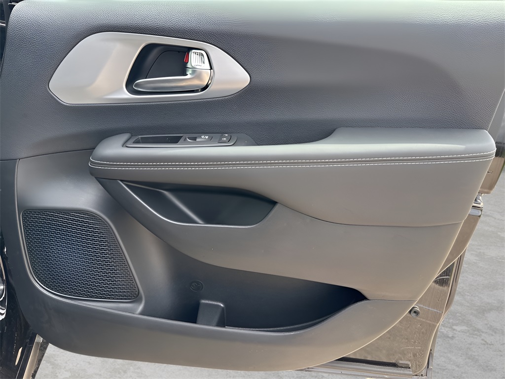 2025 Chrysler Pacifica