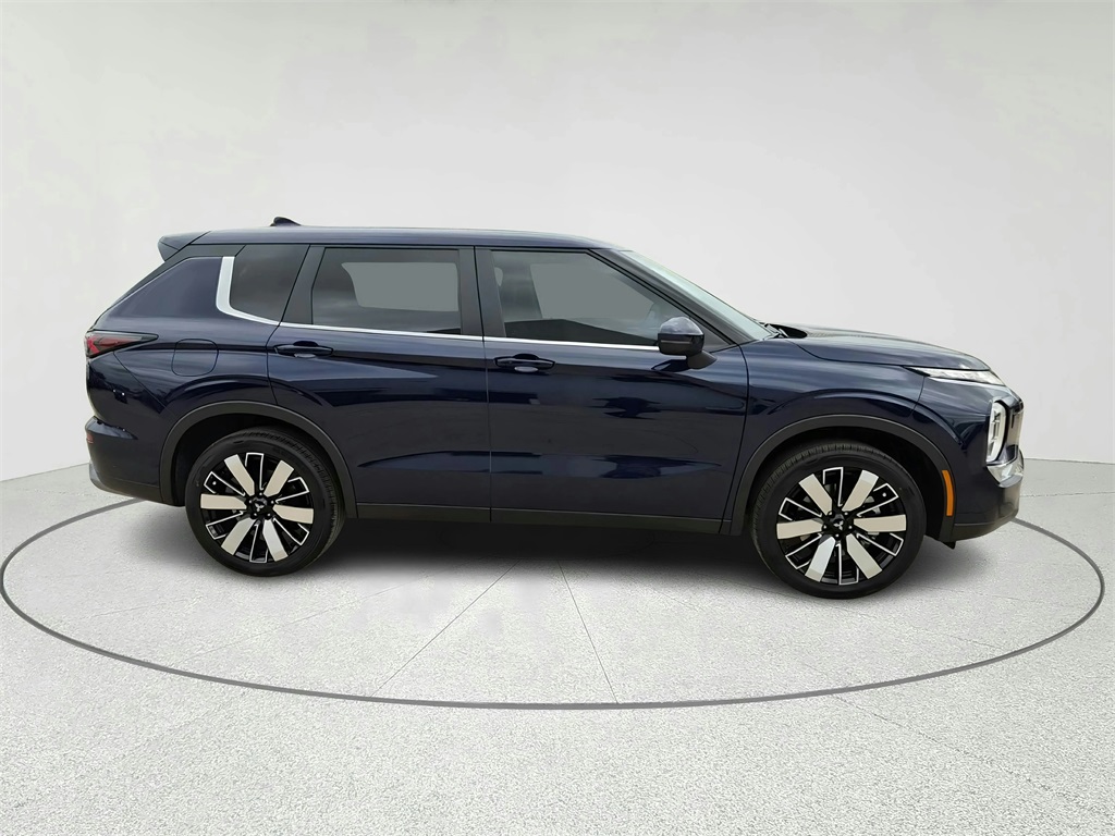 2025 Mitsubishi Outlander SE - 3