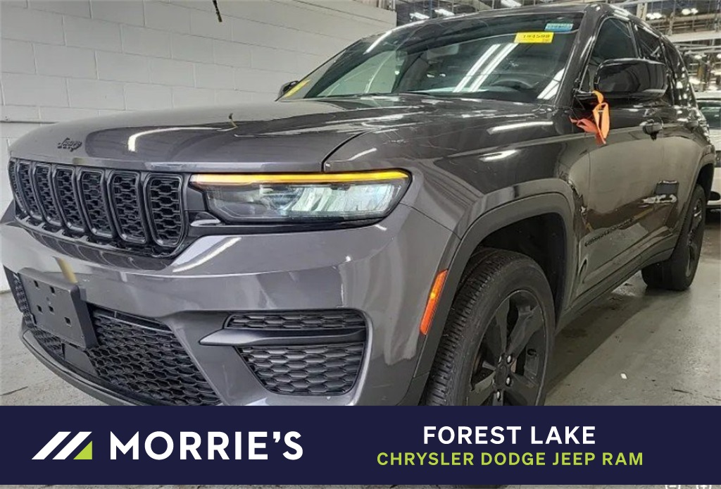 2022 Jeep Grand Cherokee Altitude's photo