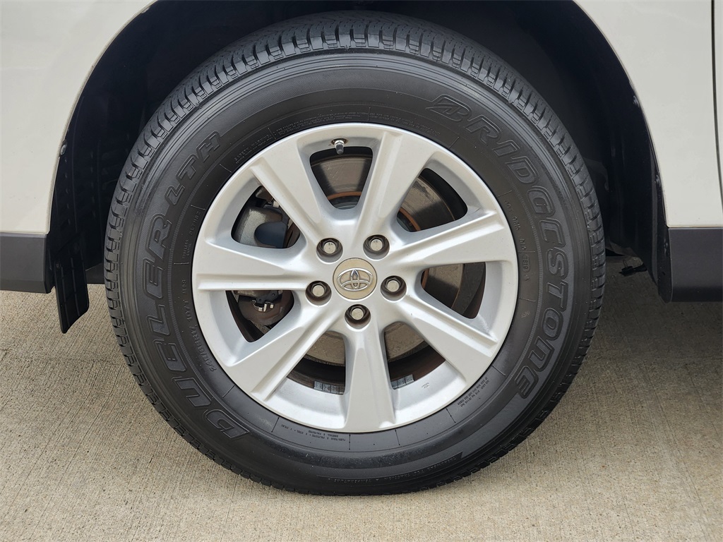 2011 Toyota Highlander SE White at Emmons Autoplex