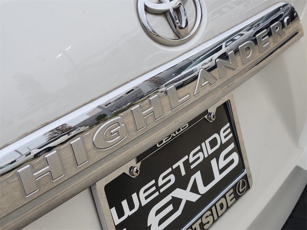 2011 Toyota Highlander SE White at Emmons Autoplex