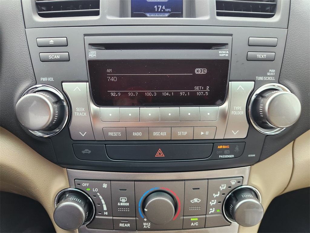 2011 Toyota Highlander SE White at Emmons Autoplex