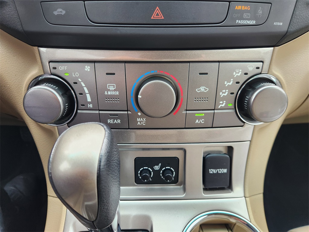 2011 Toyota Highlander SE White at Emmons Autoplex