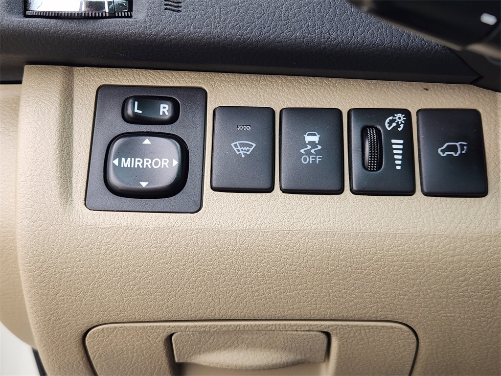 2011 Toyota Highlander SE White at Emmons Autoplex