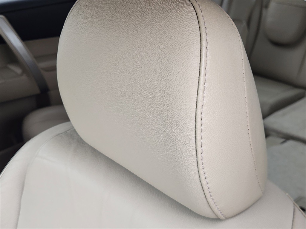 2011 Toyota Highlander SE White at Emmons Autoplex