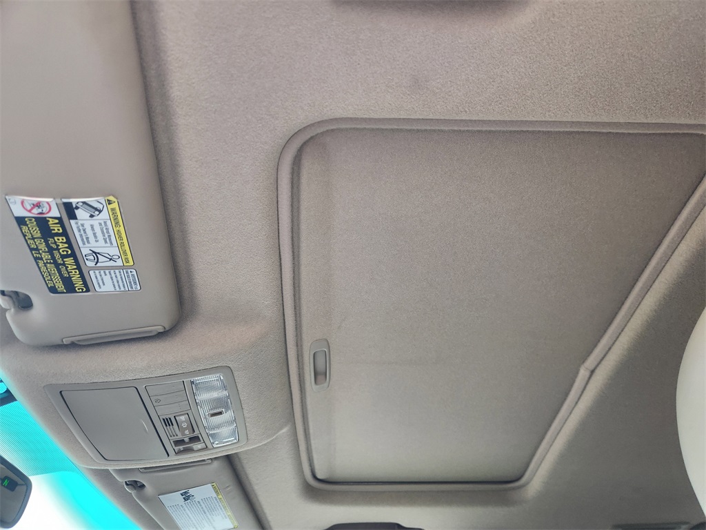 2011 Toyota Highlander SE White at Emmons Autoplex