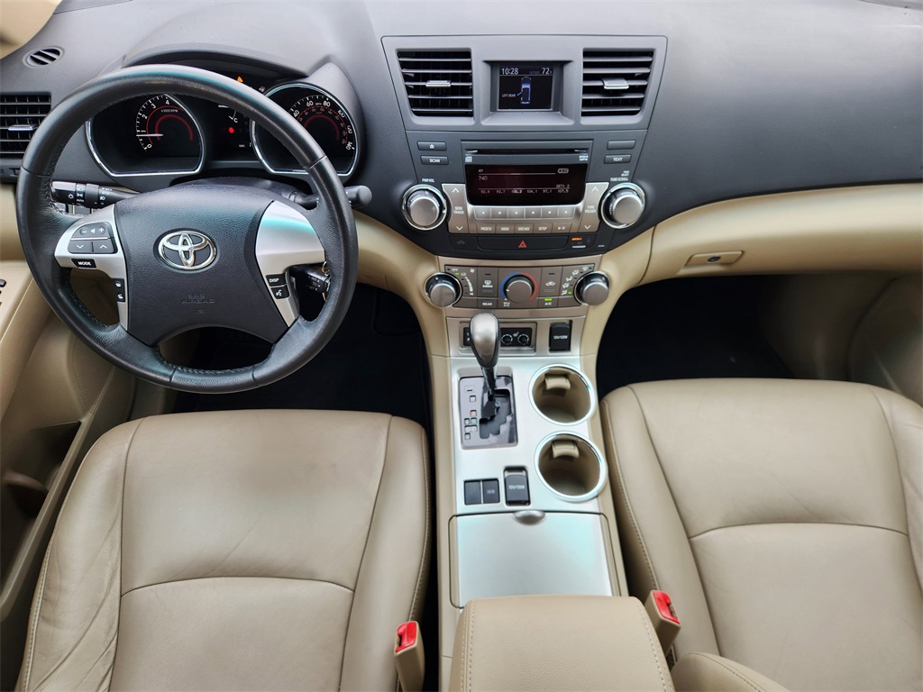 2011 Toyota Highlander SE White at Emmons Autoplex