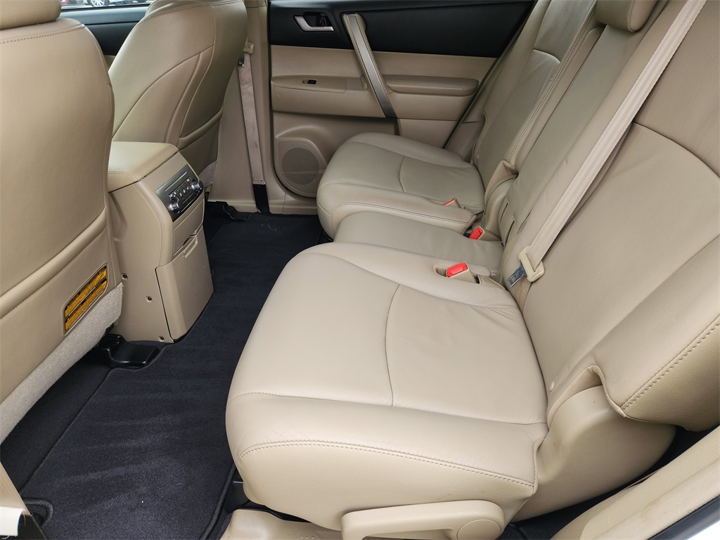 2011 Toyota Highlander SE White at Emmons Autoplex