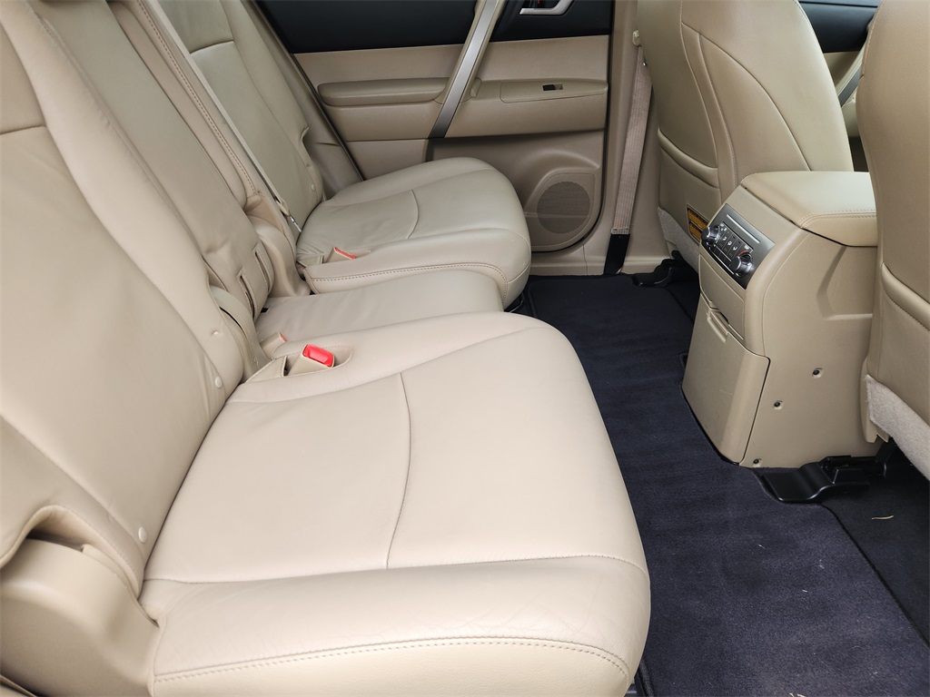 2011 Toyota Highlander SE White at Emmons Autoplex