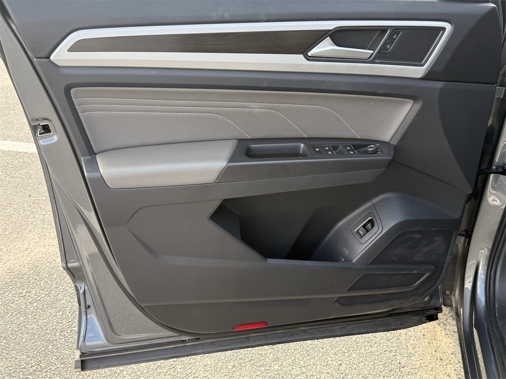 2022 Volkswagen Atlas 3.6L V6 SE w/Technology Gray at Monument Chevrolet