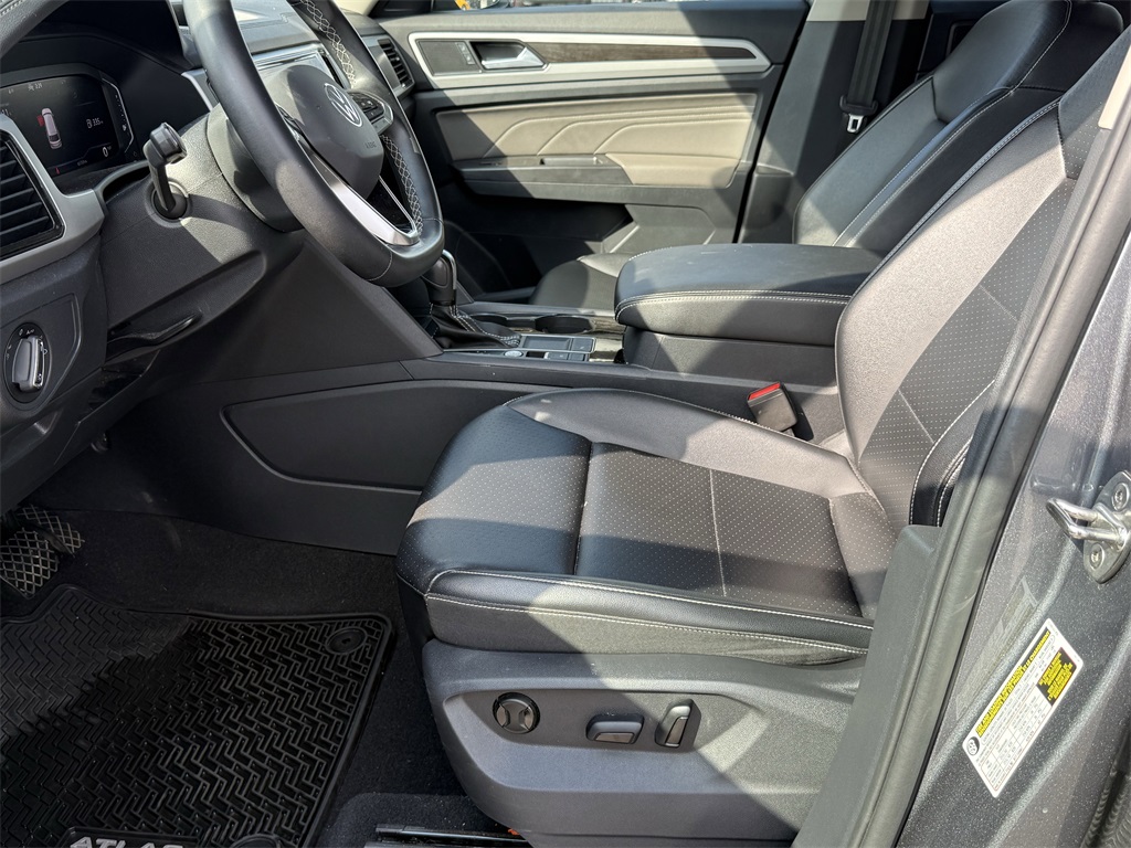 2022 Volkswagen Atlas 3.6L V6 SE w/Technology Gray at Monument Chevrolet