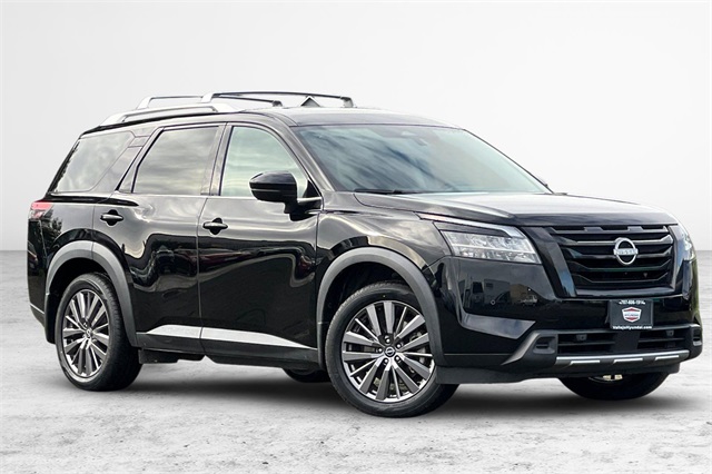 2023 Nissan Pathfinder SL FWD