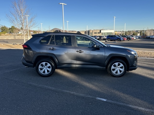 2021 Toyota RAV4 LE photo 2