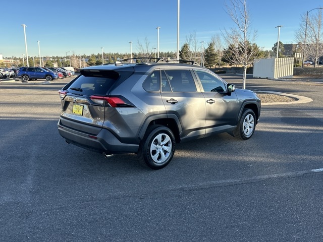 2021 Toyota RAV4 LE photo 3
