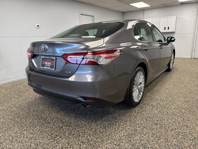 2018 Toyota Camry XLE photo 2