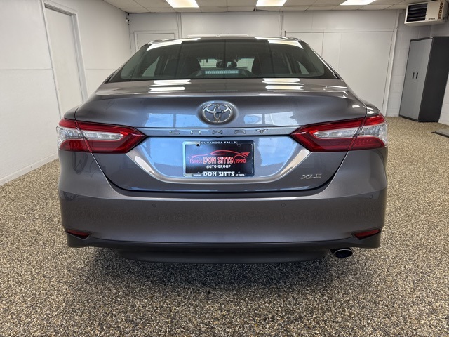 2018 Toyota Camry XLE photo 3