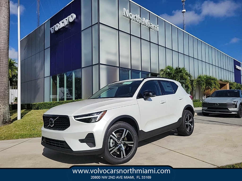 2026 Volvo XC40 Core
