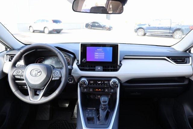 2025 Toyota RAV4 XLE - 10