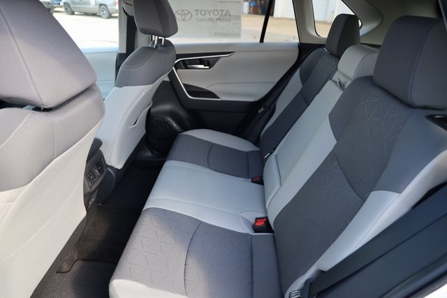 2025 Toyota RAV4 XLE - 11