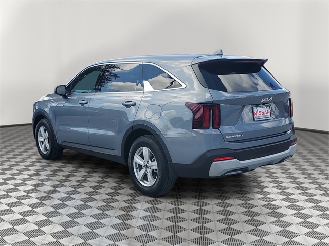 2025 Kia Sorento LX photo 4