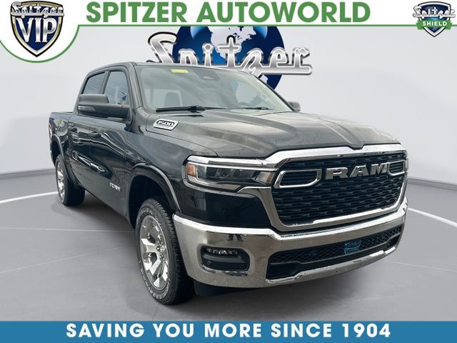 Diamond Black Crystal Pearlcoat 2026 RAM 1500 Big Horn Crew Cab 4WD Pickup Truck Four-Wheel Drive 8-Speed Automatic