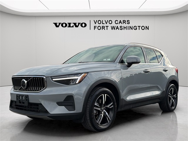 2025 Volvo XC40 B5 Core