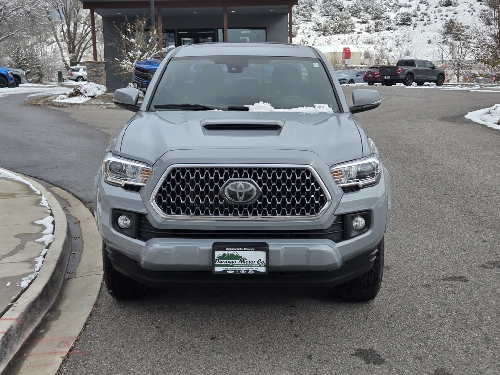 2018 Toyota Tacoma TRD Sport photo 2