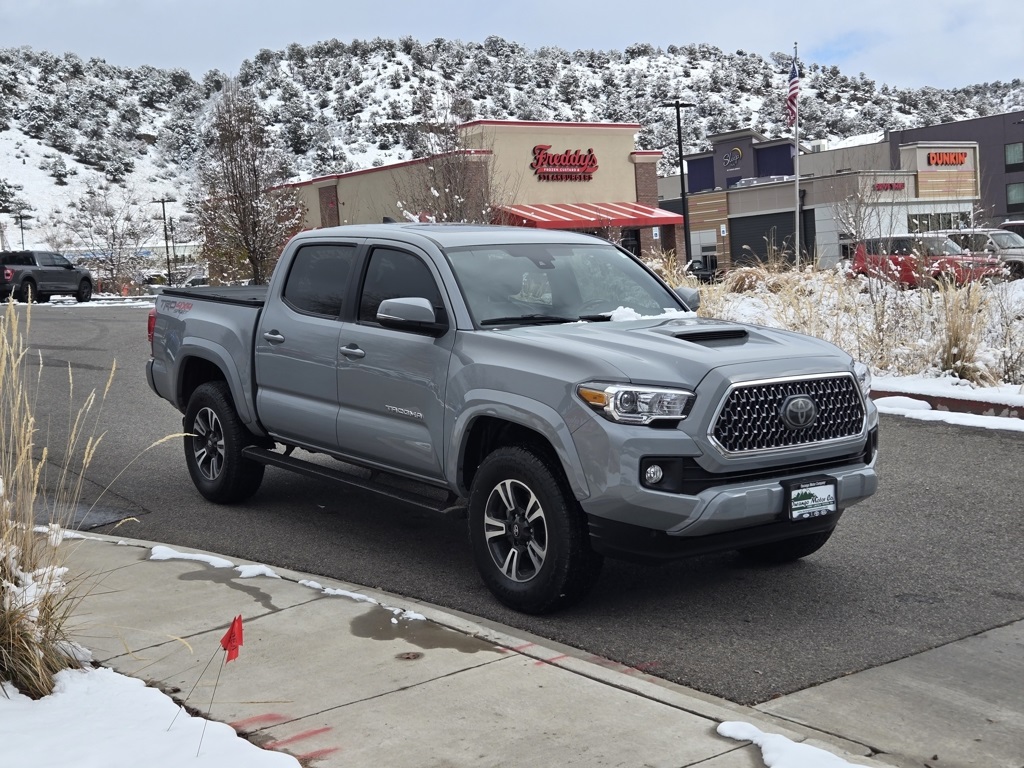 2018 Toyota Tacoma TRD Sport photo 3