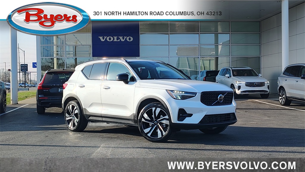 2025 Volvo XC40 B5 Plus Dark Theme AWD