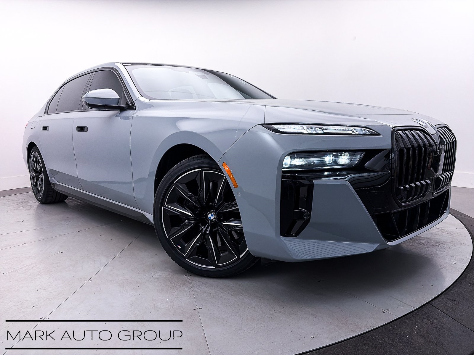 2023 BMW 7 Series 740i