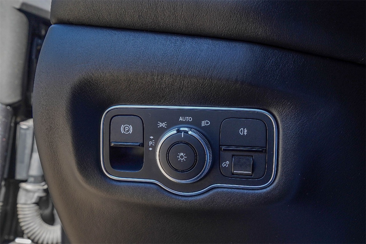 Used Car 2020 Aston Martin Vantage  Base For Sale Under $110,000 In Austin, Texas