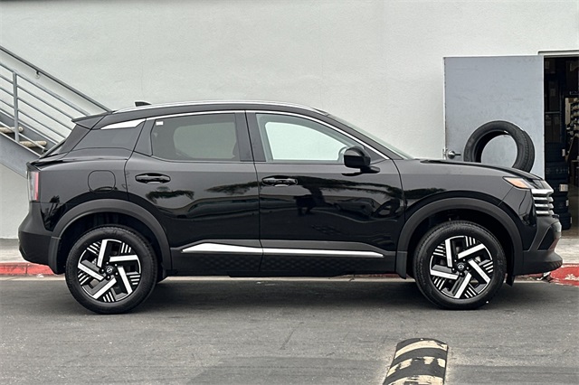 2026 Nissan Kicks SV photo 2